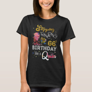 Ik ga mijn 66e verjaardag in als een koningin 66 j t-shirt
