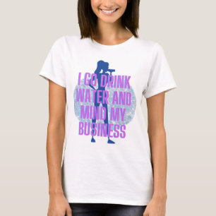 Ik ga water drinken en bemoei mijn zaken t-shirt
