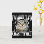 Ik ga zo crashen Grappige Starende Kat Brainrot Kaart (Gele Bloem)