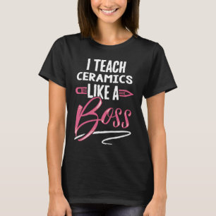 Ik geef CERAMICS les als een leraar vrouwen in het T-shirt