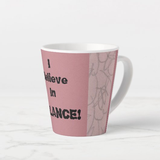 Ik geloof in balans! latte mok (Rechterhoek)