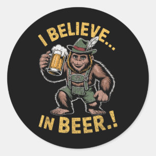 Ik geloof in bier grappige Bigfoot Lederhosen grap Ronde Sticker