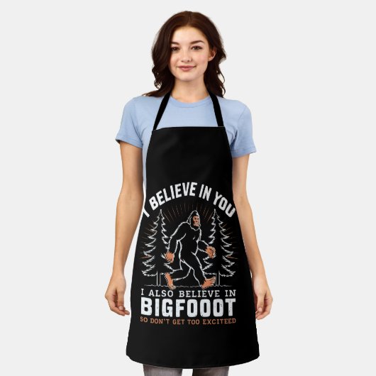 Ik geloof in jou, maar ik geloof ook in Bigfoot Schort (Gedragen)