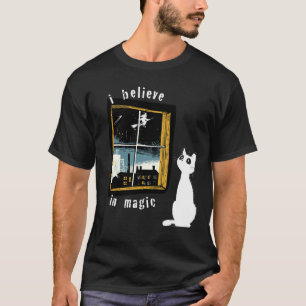 Ik geloof in magische vintage linocut witte kat he t-shirt