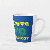 ik geloof in ufo-technologie latte mok (Rechts)