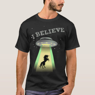 Ik geloof in UFO's die eenhoorns nemen T-shirt