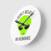 Ik geloof niet in mensen ronde klok (Hoek)