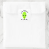 Ik geloof niet in mensen vierkante sticker (Tas)