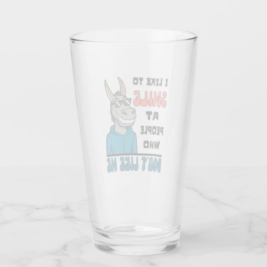 Ik glimlach graag naar mensen met een sarcastisch glas (Achterkant)