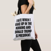 Ik haat het als Trump het President is Tote Bag (Dichtbij)