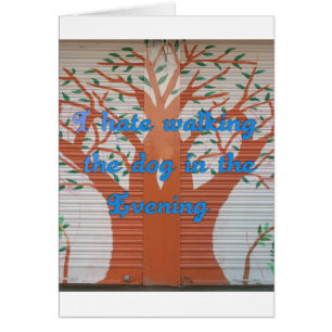 Ik haat het om de hond 's avonds te laten lopen.