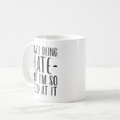 Ik haat het om te laat te zijn koffiemok (Voorkant links)