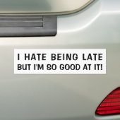 Ik haat het om te laat te zijn, maar goed in het B Bumpersticker (Op auto)
