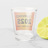 Ik heb 2025 overleefd shot glas (Achterkant)