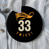 Ik heb 33 keer gedraaid. Funny 66th Birthday Ronde Button 6,0 Cm (In situ)