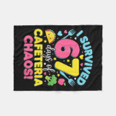 Ik heb 67 dagen cafetaria-chaos meme overleefd fleece deken (Voorkant (Horizontaal))