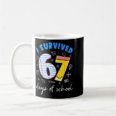 Ik heb 67 dagen school overleefd 6 7 Meme Koffiemok (Links)
