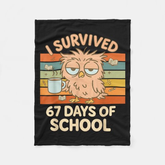 Ik heb 67 dagen school overleefd Funny Coffee Uil  Fleece Deken (Voorkant)