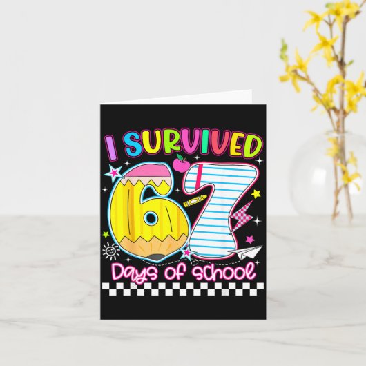 Ik heb 67 dagen school overleefd Funny Meme Jongen Kaart (Gele Bloem)