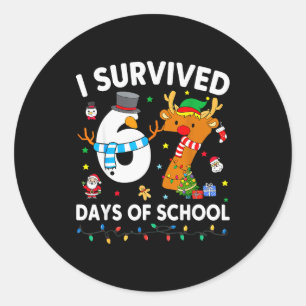 Ik heb 67 dagen school overleefd Funny Meme Six Se Ronde Sticker