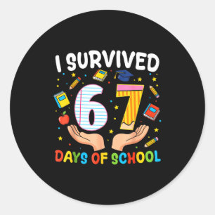 Ik heb 67 dagen school overleefd Grappige meme ler Ronde Sticker