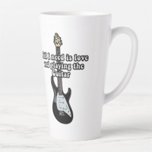Ik heb alleen liefde nodig en gitaar spelen. latte mok