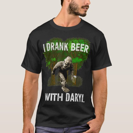 Ik heb bier Drink met Daryl Big Foot Funny van je. T-shirt (Voorkant)