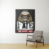 Ik heb de vroege vogel opgegeten. Grumpy luiaard, Wandkleed (In situ)