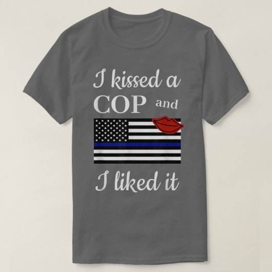 Ik heb een agent gekust en ik vond hem Geweldige a T-shirt (Design voorkant)
