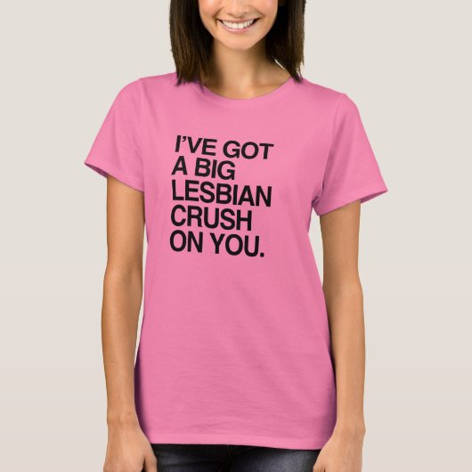 IK HEB EEN BEETJE LESBIAN CRUSH OP JE. T-SHIRT (Voorkant)