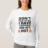 IK HEB EEN BOYFRIEND EN HIJ IS HOOG T-SHIRT (Voorkant)
