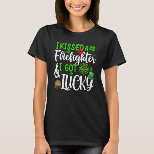 Ik heb een brandweerman gekust en ik heb een geluk t-shirt