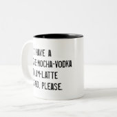 IK HEB EEN CAFE-MOCHA-VODKA-VALIUM-LATTE OM CO TWEEKLEURIGE KOFFIEMOK (Voorkant links)