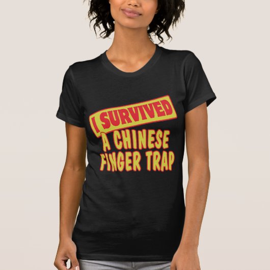 IK HEB EEN CHINESE VINGERTRAP OVERLEVEN T-SHIRT (Voorkant)
