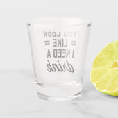 Ik heb een Drink grappige prijsopgave nodig Shot Glas (Achterkant)
