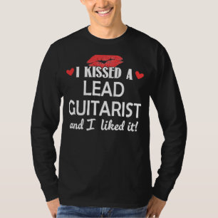 Ik heb een gitarist gekust die getrouwd is met een t-shirt
