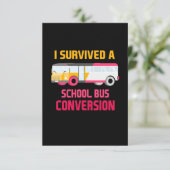 Ik heb een schoolbusconversie overleefd RSVP kaartje (Staand voorkant)