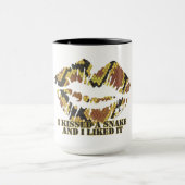 Ik heb een Snake Brown en Gold Print gekust Mok (Midden)