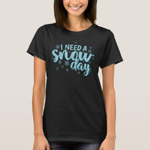 Ik heb een sneeuwdag winterslaap nodig t-shirt
