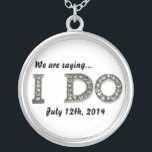 Ik heb een weddenschap om de datum te bewaren Kett Zilver Vergulden Ketting<br><div class="desc">Ik heb een weddenschap om het Date Ketting te redden. Pas de achtergrondkleur aan door te selecteren uitgeeft en achtergrond om de kleur in om het even welke schaduw van geel,  rood,  blauw,  groen,  oranje,  roze te veranderen. Verander de doopvont,  de datum en/of voeg foto of tekst toe.</div>