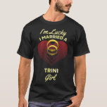 Ik heb geluk dat ik getrouwd ben met een Trini mei T-shirt<br><div class="desc">Ik heb geluk dat ik getrouwd ben met een Trini meisje bruiloftsman</div>