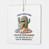 Ik heb het gevoel dat deze gezouten pistachenoten  keramisch ornament (Links)