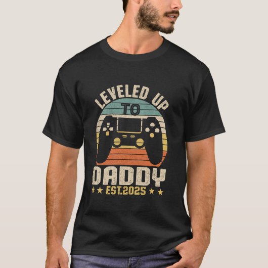 Ik heb het over Daddy Est 2025 Dad Level Unlocked T-shirt (Voorkant)