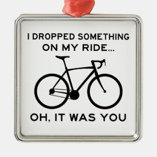 Ik heb iets op m'n ride laten vallen. metalen ornament