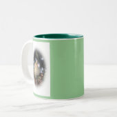 Ik heb koffie nodig. tweekleurige koffiemok (Voorkant links)