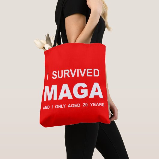 Ik heb MAGA overleefd Tote Bag (Dichtbij)