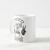 Ik heb meer koffie-shirt nodig Aesthetische kledin Koffiemok (Voorkant links)