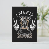 Ik heb meer koffiecadeaus nodig voor halloween RSVP kaartje (Staand voorkant)