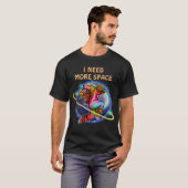 IK HEB MEER RUIMTE NODIG AANGEPASTE RUIMTEVAARDER T-SHIRT (Voorkant volledig)