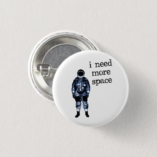 Ik heb meer ruimteastronaut nodig ronde button 3,2 cm (Voorkant /achterkant)